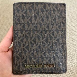 NWOT Michael Kors Passport Wallet